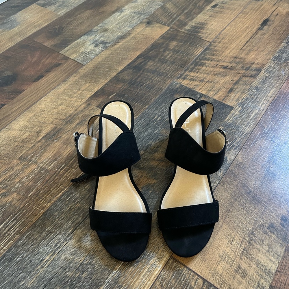 CL by Chinese Laundry Black Suede Sandals with Medium Heel